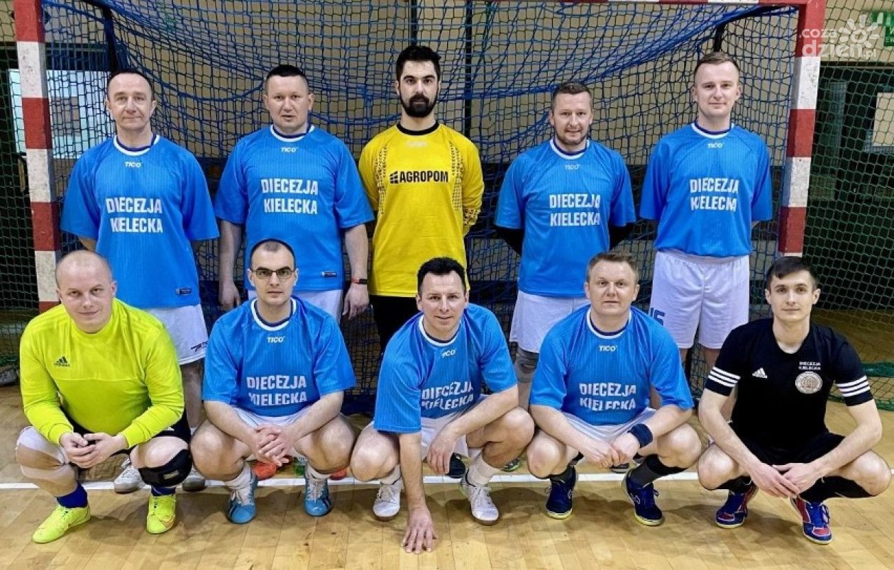 Kapłani z Kielc grają w futsal