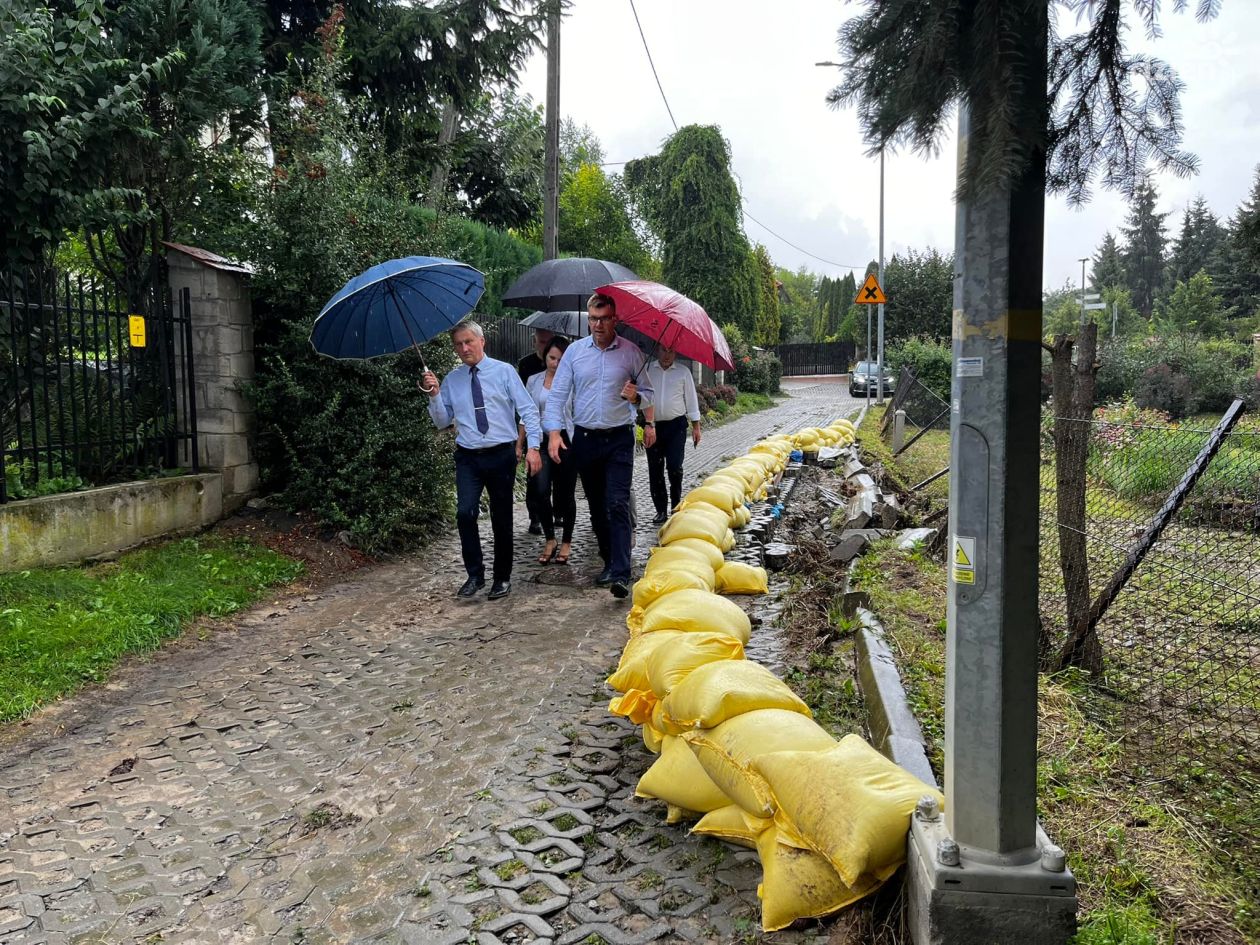 Sandomierz: Zniszczenia po nawałnicy