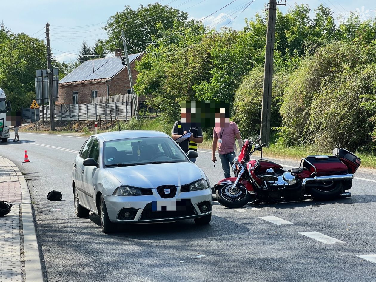 58-letni motocyklista ranny w wypadku. Droga zablokowana