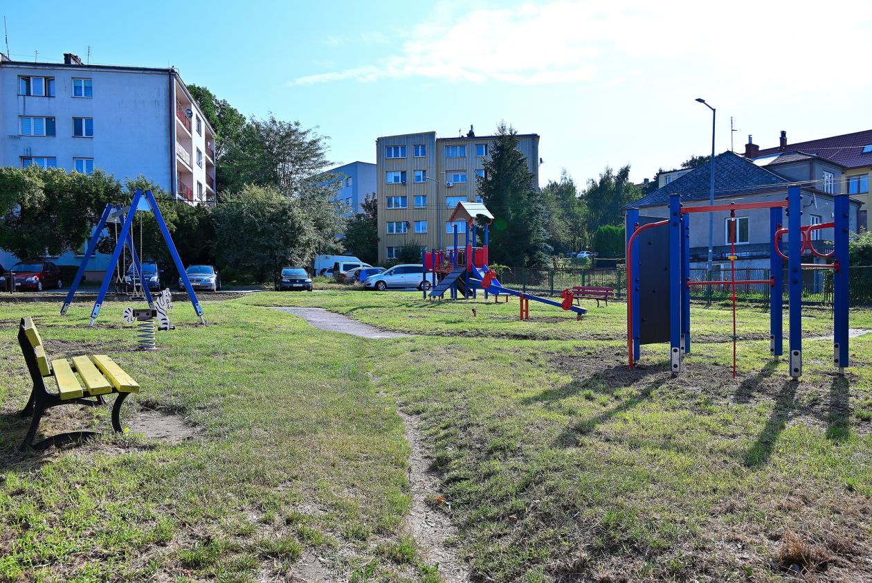 Wymieniono urządzenia na placu zabaw przy ulicy Słowackiego w Sandomierzu