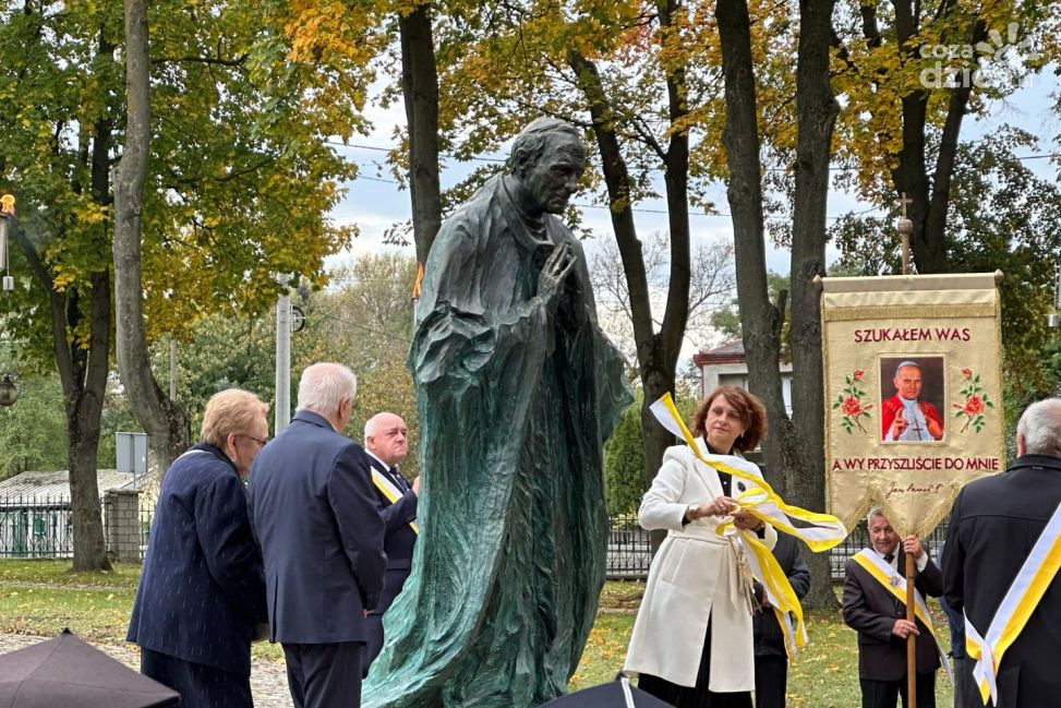 Poświęcenie figury Papieża (ZDJĘCIA)