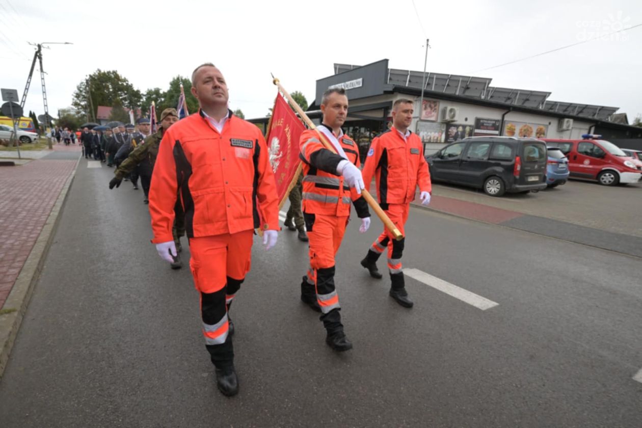 Podczas niedzielnej uroczystości symbolicznie przekazano do użytkowania 11 nowych ambulansów