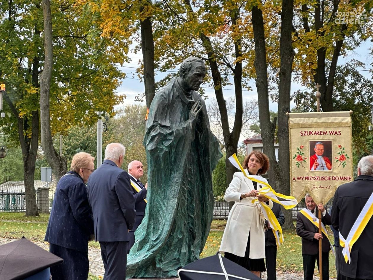 Poświęcenie figury Papieża (ZDJĘCIA)