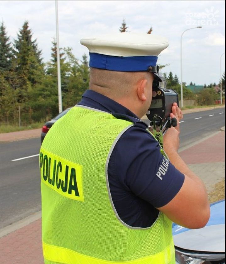 Mimo ostrzeżeń, prędkość pozbawia kierowców... praw jazdy