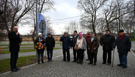 Deptak imienia Wtorkowych Sandomierskich Emerytowanych Spacerowiczów na bulwarze