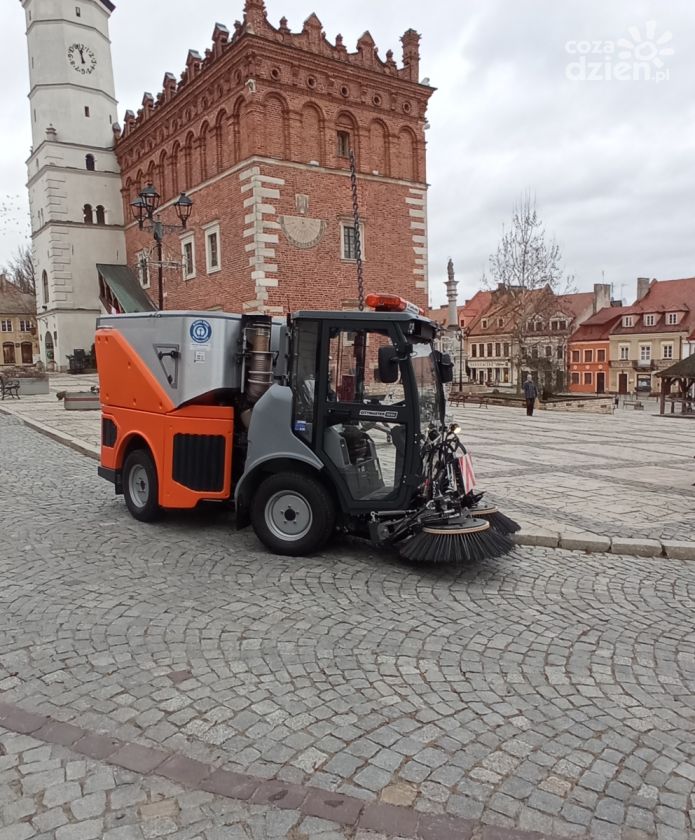 Nowa zamiatarka na ulicach miasta