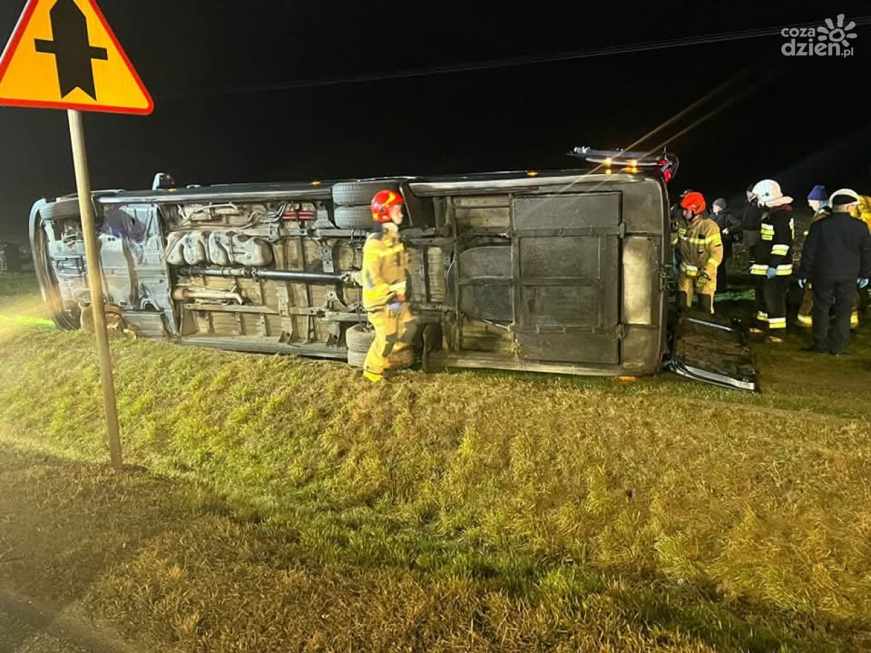 Bus wypadł z drogi na DK79