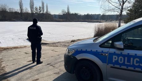 Lód na akwenach - policjanci ostrzegają