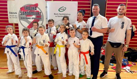 Dobra passa Klubu Karate „Trójka” Sandomierz trwa – kolejne sukcesy w Brzostku (ZDJĘCIA)