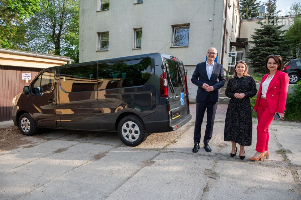 Nowy samochód dla OPS w Sandomierzu – pomoc w zasięgu ręki