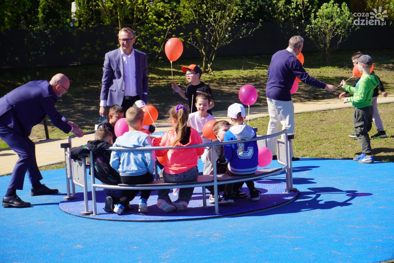 Pierwszy integracyjny plac zabaw otwarty (ZDJĘCIA)