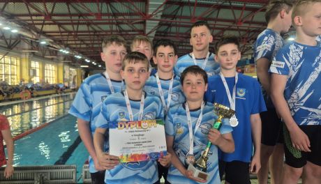 3 srebrne i 1 brązowy medal dla Szkoły Podstawowej nr 3 w Finale
Wojewódzkim IMS i ID dziewcząt i chłopców w pływaniu sztafetowym (ZDJĘCIA)