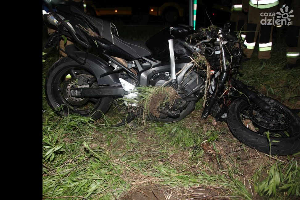 Tragiczny wypadek w Stalach. Nie żyje motocyklista, pasażerka w szpitalu