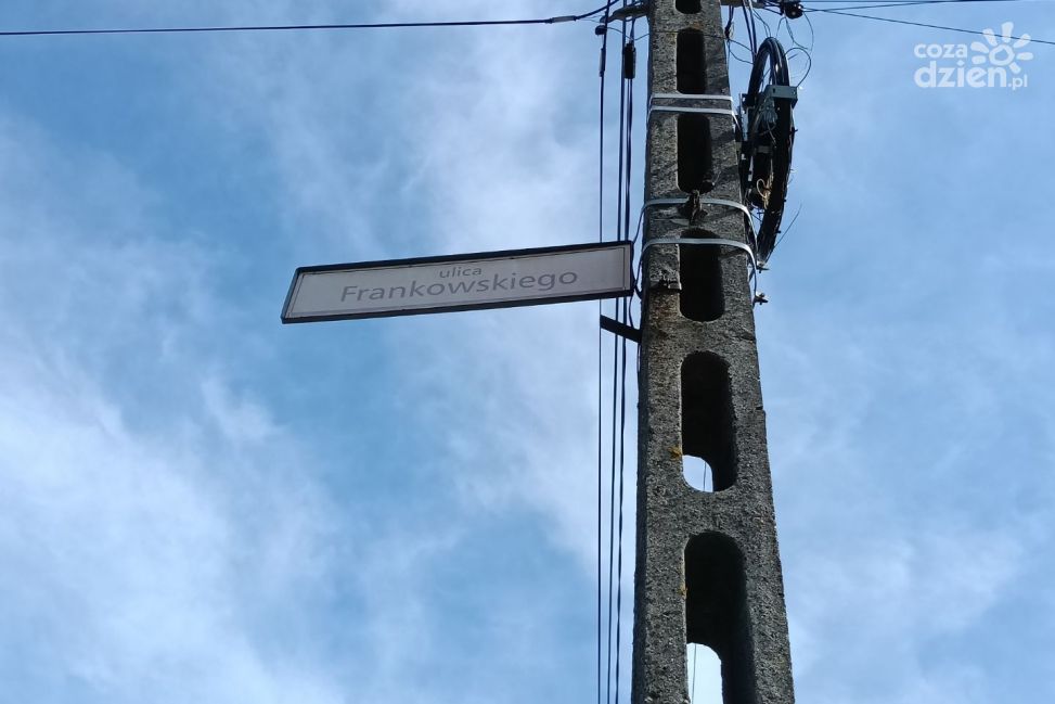 Sandomierz zmienia tablice z nazwami ulic. Wracają granatowe oznaczenia