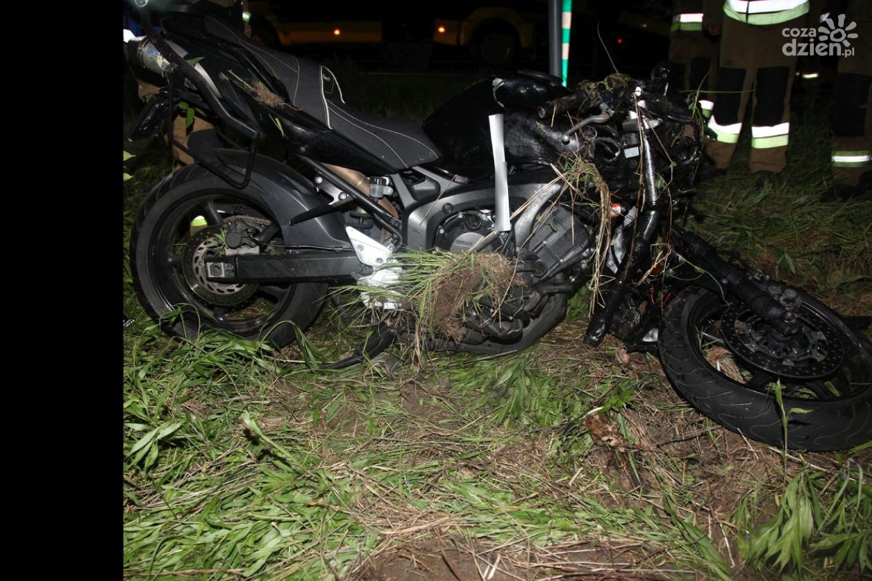 Tragiczny wypadek w Stalach. Nie żyje motocyklista, pasażerka w szpitalu