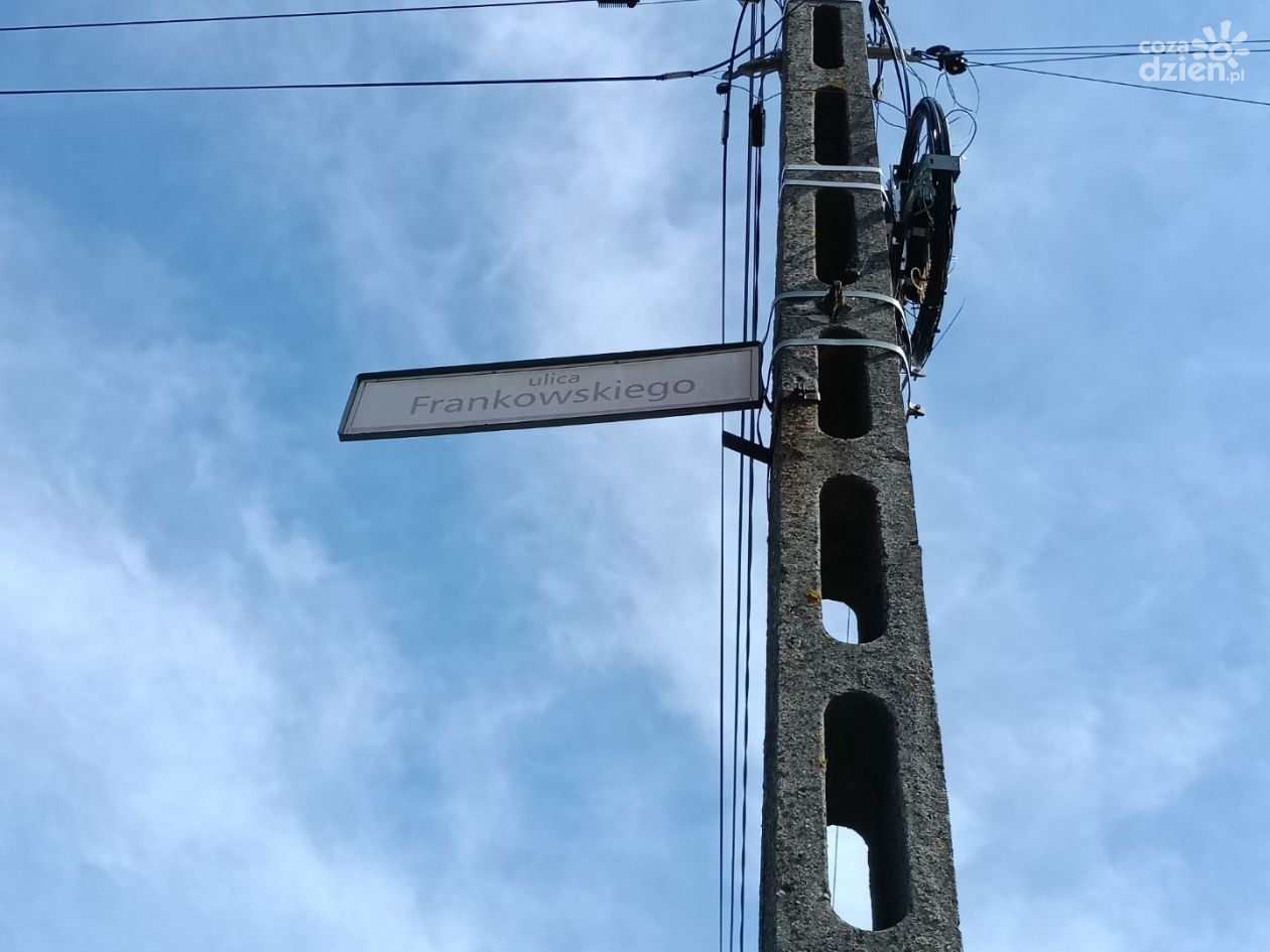Sandomierz zmienia tablice z nazwami ulic. Wracają granatowe oznaczenia