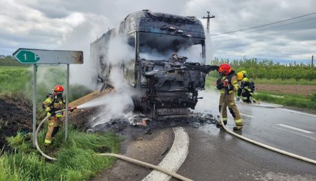 Pożar TIR-a na DK9. Droga całkowicie zablokowana