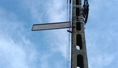 Sandomierz zmienia tablice z nazwami ulic. Wracają granatowe oznaczenia