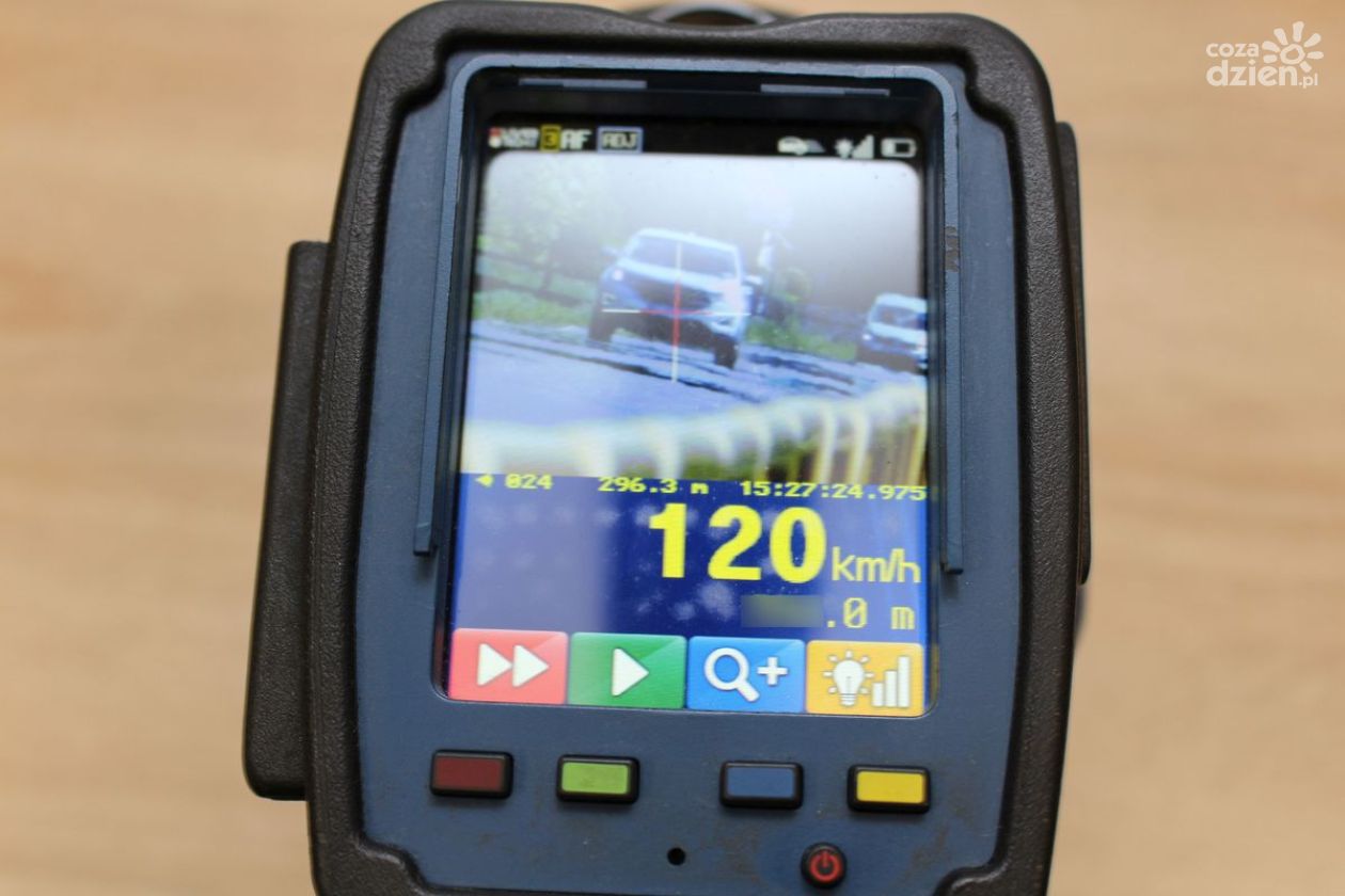 Pędził 120 km/h przez Alfredówkę. Szybka reakcja policji zakończyła niebezpieczną jazdę