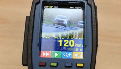 Pędził 120 km/h przez Alfredówkę. Szybka reakcja policji zakończyła niebezpieczną jazdę
