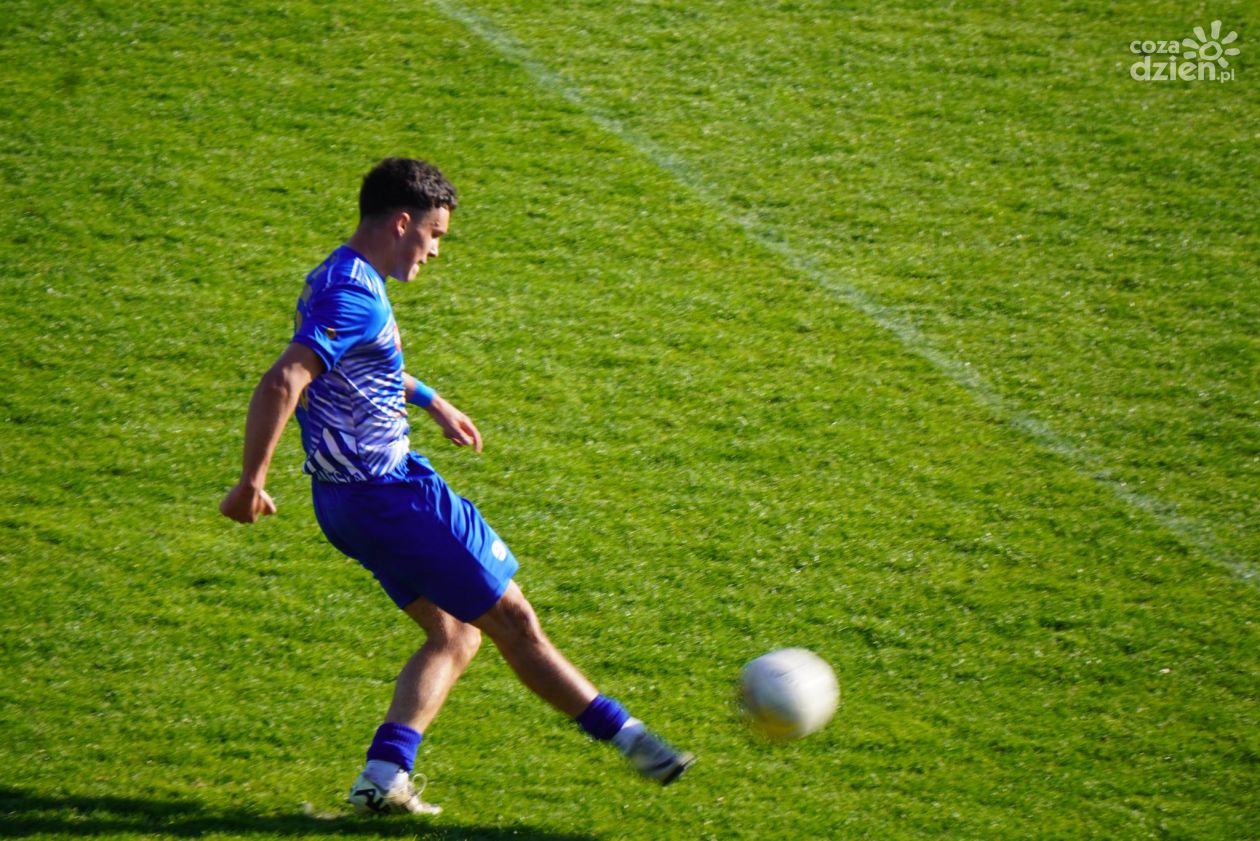 Trudna porażka Wisły Sandomierz na własnym stadionie – debiutancki gol 15-latka jasnym punktem spotkania