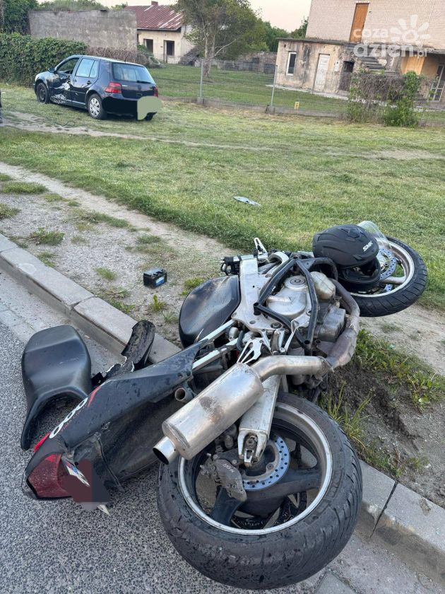 Zderzenie motocykla z osobówką w Sandomierzu. Motocyklista trafił do szpitala
