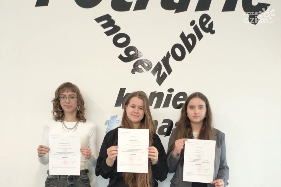 Trzy finalistki z Głazowa – uczennice Szkoły Podstawowej z sukcesem w wojewódzkim konkursie z języka polskiego
