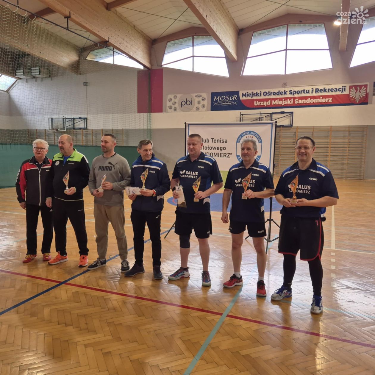 Medalowy popis KTS SALUS Sandomierz na Mistrzostwach Województwa Weteranów w Tenisie Stołowym (ZDJĘCIA)