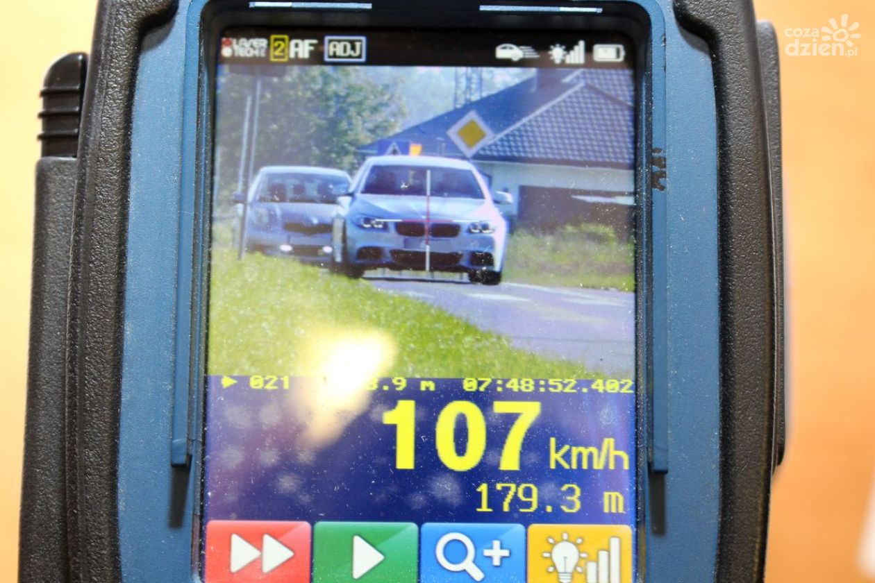107 km/h w terenie zabudowanym. 19-latek stracił prawo jazdy
