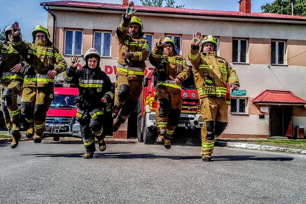 Dwikozy skaczą dla życia – lokalna zbiórka na defibrylator AED
