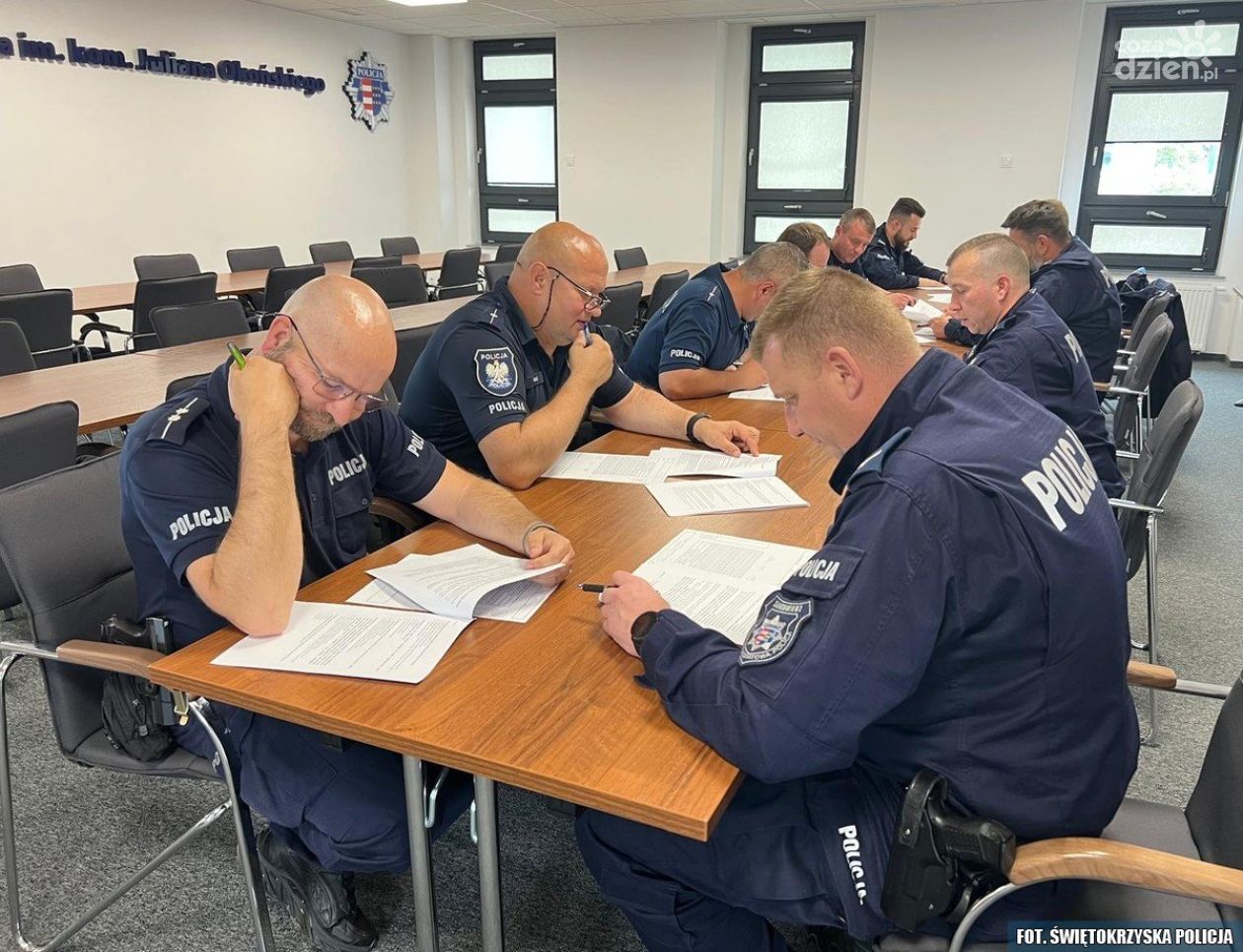 Policjanci z Sandomierza na medal. Wyłoniono najlepszych dzielnicowych i pary patrolowe