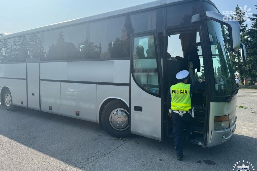 Sandomierska policja udaremniła niebezpieczną wycieczkę szkolną – kierowca zignorował zakaz