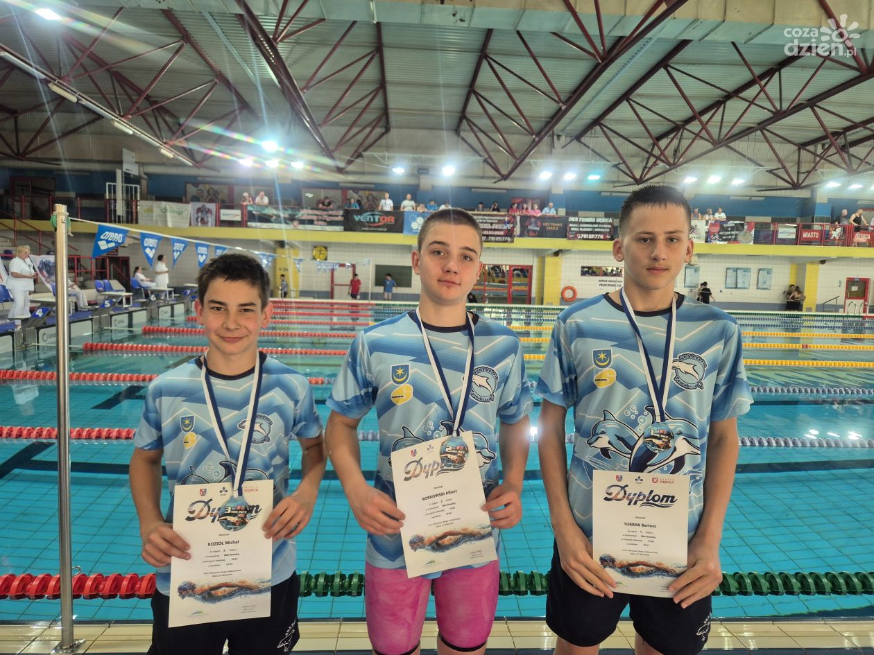 35 medali UKS Delfin Tarnobrzeg na Letnich Mistrzostwach Okręgu Podkarpackiego. Blanka Krasowska, Bartosz Turbak, Albert Borkowski- najlepsi zawodnicy zawodów (ZDJĘCIA)