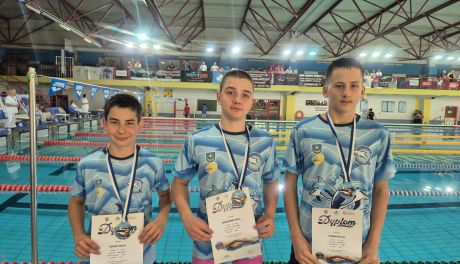 35 medali UKS Delfin Tarnobrzeg na Letnich Mistrzostwach Okręgu Podkarpackiego. Blanka Krasowska, Bartosz Turbak, Albert Borkowski- najlepsi zawodnicy zawodów (ZDJĘCIA)