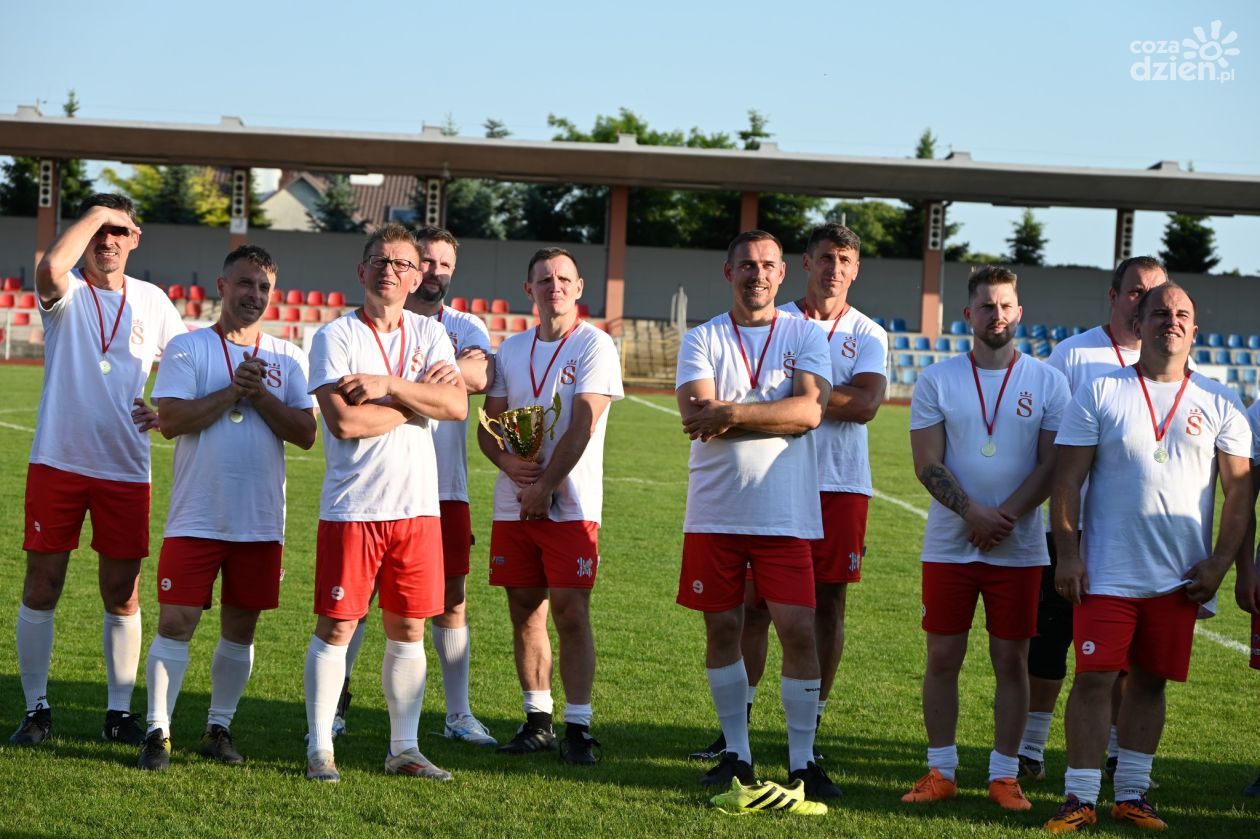 Sport, rywalizacja i wielkie serca! Rewanżowy Mecz Charytatywny w Sandomierzu za nami (ZDJĘCIA)