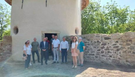 Baszta w Nowych Kicharach uratowana! Zabytek po kompleksowej renowacji odzyskał dawny blask