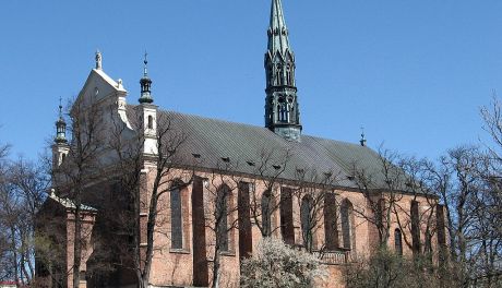 Nowi kapłani w Sandomierzu i jubileusz bp. Krzysztofa Nitkiewicza. Uroczystość święceń w katedrze
