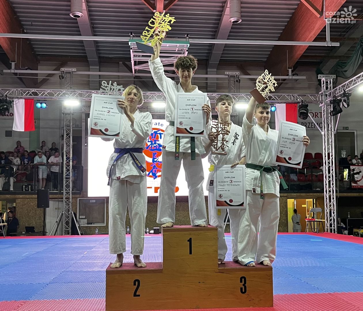 Sukces młodego zawodnika z Sandomierza! Filip na podium Mistrzostw Polski Karate Shinkyokushin (ZDJĘCIA)