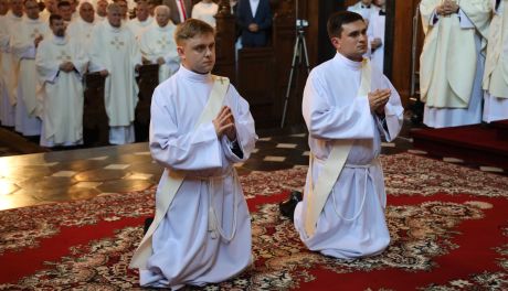 Nowe powołania w diecezji sandomierskiej. Biskup Nitkiewicz udzielił święceń kapłańskich i diakonatu