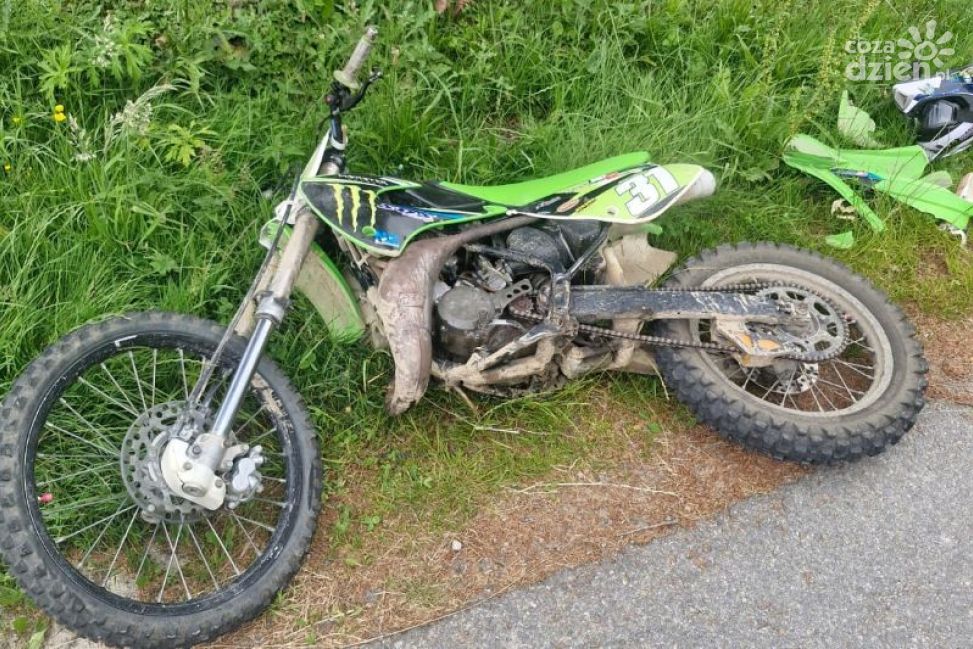 16-latek bez uprawnień spowodował wypadek motocyklem. Jest poważnie ranny