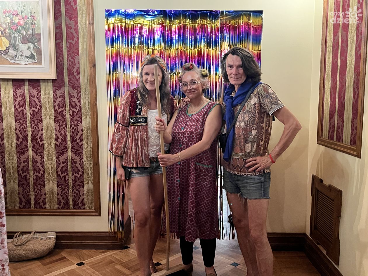 Domówka w klimacie PRL-u! Hotel Ciżemka przeniósł gości w lata 80. podczas 22. Festiwalu Filmów-Spotkań NieZwykłych (ZDJĘCIA)
