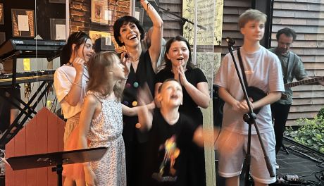 NieZwykły koncert Żanety Łabudzkiej i zespołu „W Stumilowym Lesie” w Galerii Widnokrąg (ZDJĘCIA)