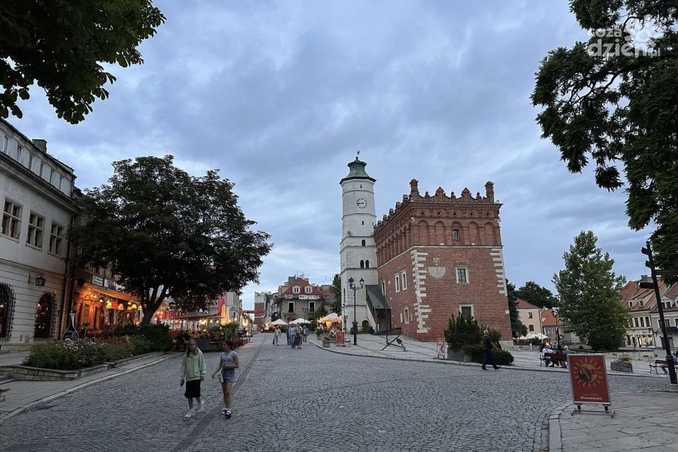 Hałas na sandomierskim Rynku. Radny apeluje o zmiany