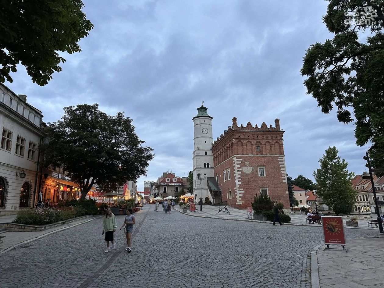 Hałas na sandomierskim Rynku. Radny apeluje o zmiany