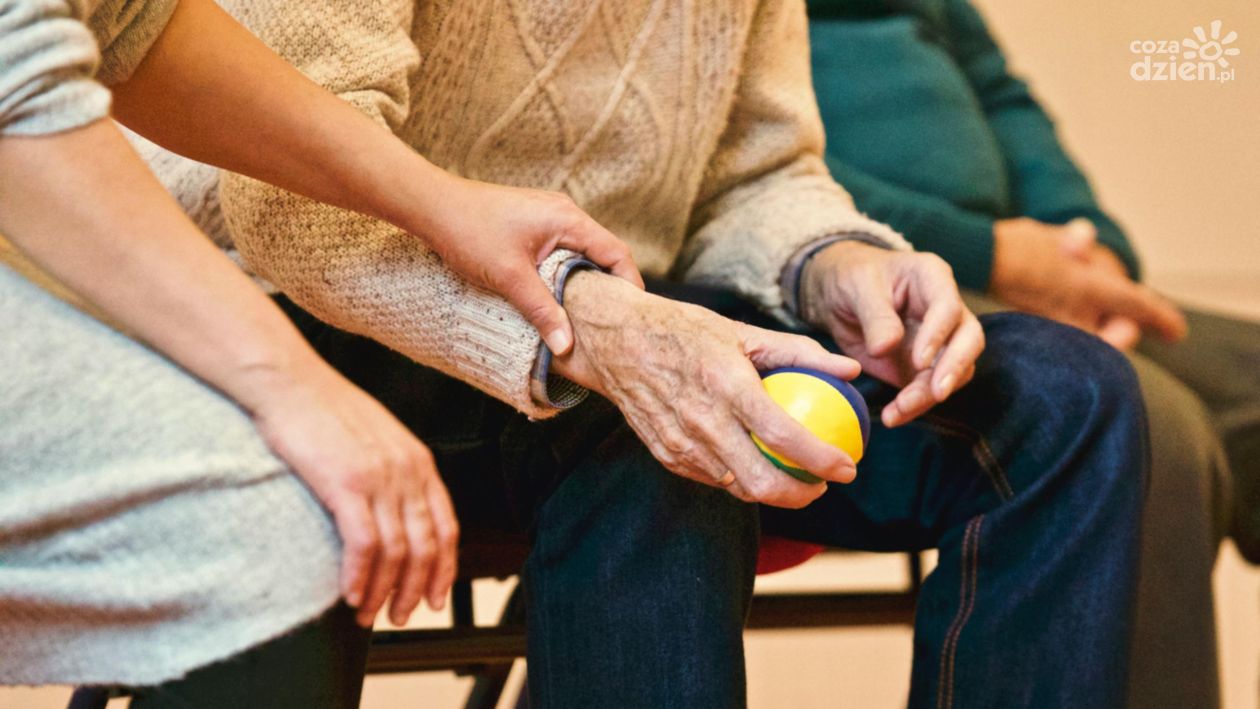 Kolejne wsparcie dla seniorów w Klimontowie. Podpisano umowę w ramach programu „Senior+”