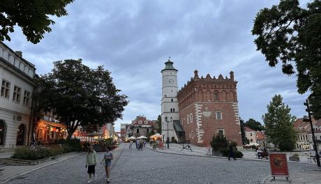Hałas na sandomierskim Rynku. Radny apeluje o zmiany