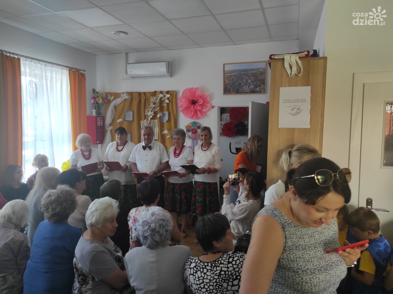 Poezja łączy pokolenia – konkurs recytatorski w Dziennym Domu Senior+ w Sandomierzu