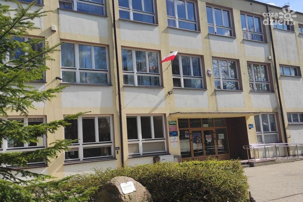 Sandomierz inwestuje w zieloną edukację – podpisano umowy na termomodernizacje szkoły i przedszkola
