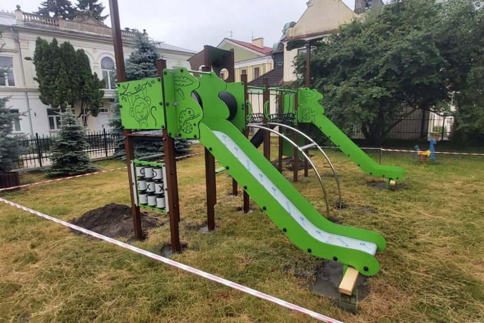 Nowe urządzenia na placach zabaw w Sandomierzu. Rycerski plac nadal w planach