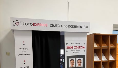 W Starostwie stanęła fotobudka do zdjęć dokumentowych. Zrobisz zdjęcie bez wychodzenia z urzędu